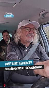 Ondřej Hejma opět v autoškole. Blikejte, když objíždíte chodce